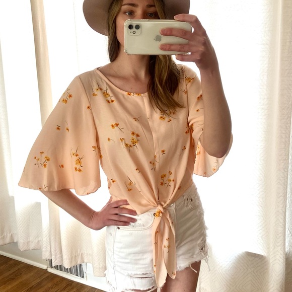 Tops - Peach cropped blouse